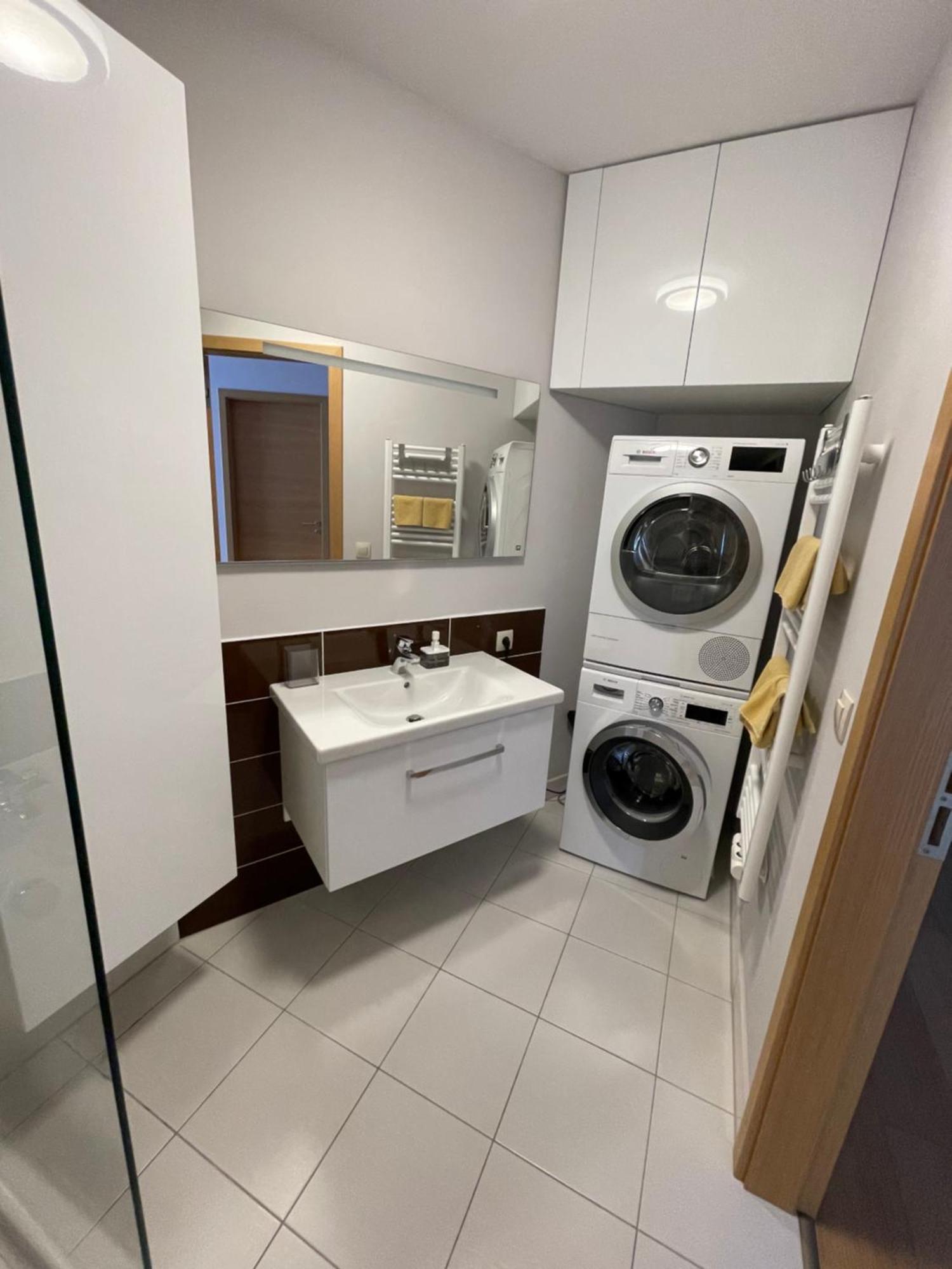 Sag Panorama City Apartment 3 Rooms Free Parking Free Wifi Братислава Екстериор снимка