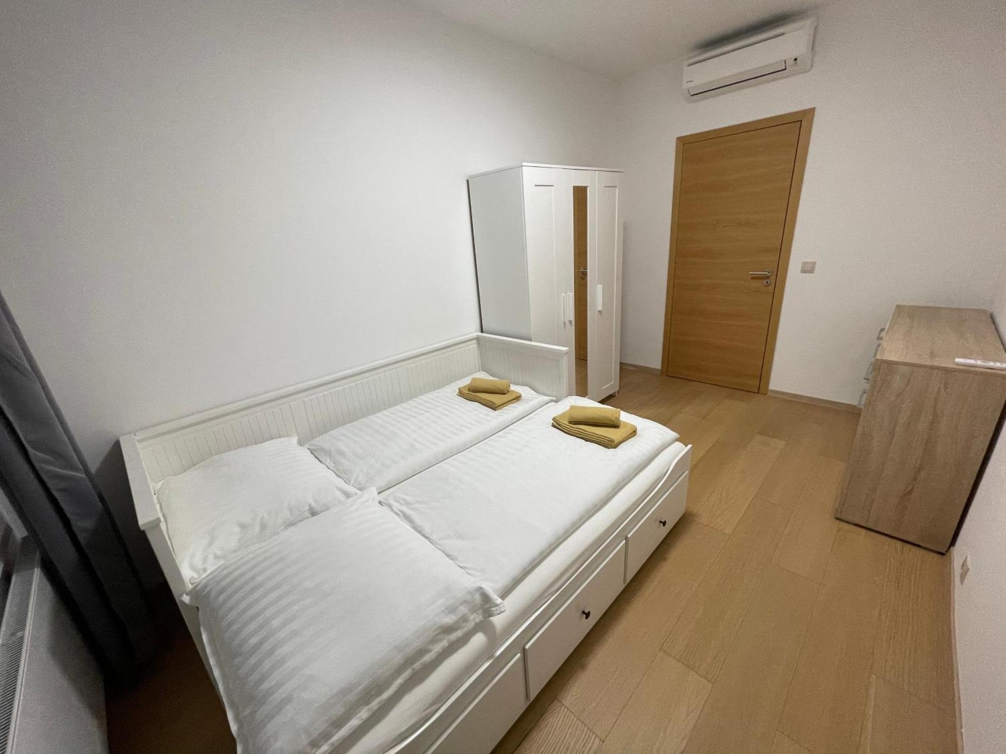 Sag Panorama City Apartment 3 Rooms Free Parking Free Wifi Братислава Екстериор снимка