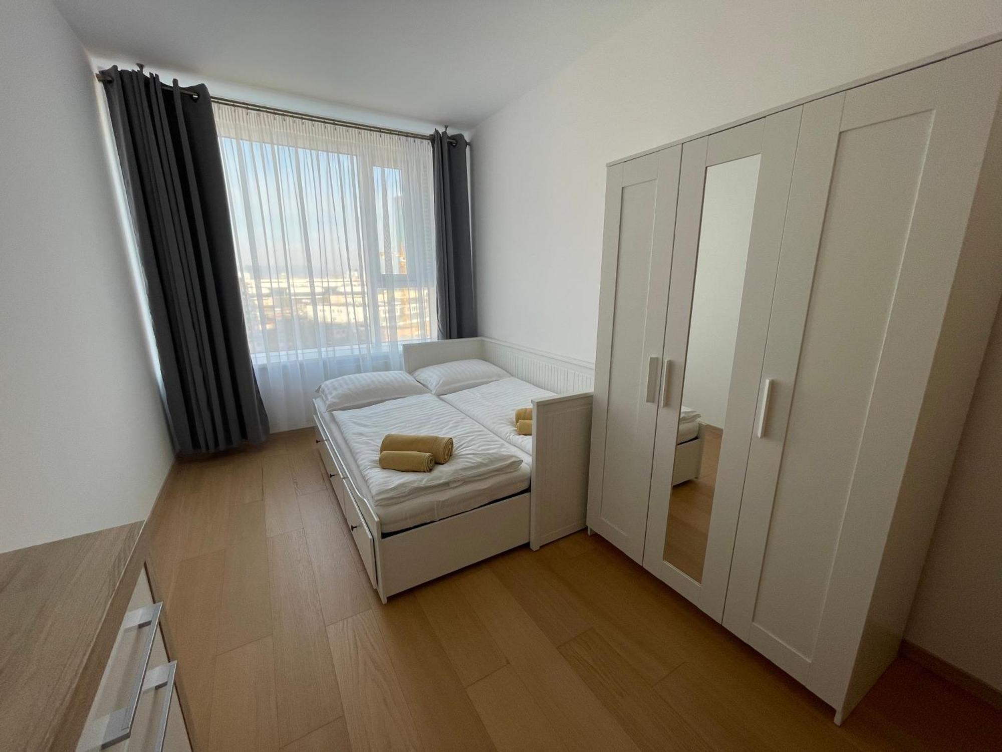 Sag Panorama City Apartment 3 Rooms Free Parking Free Wifi Братислава Екстериор снимка